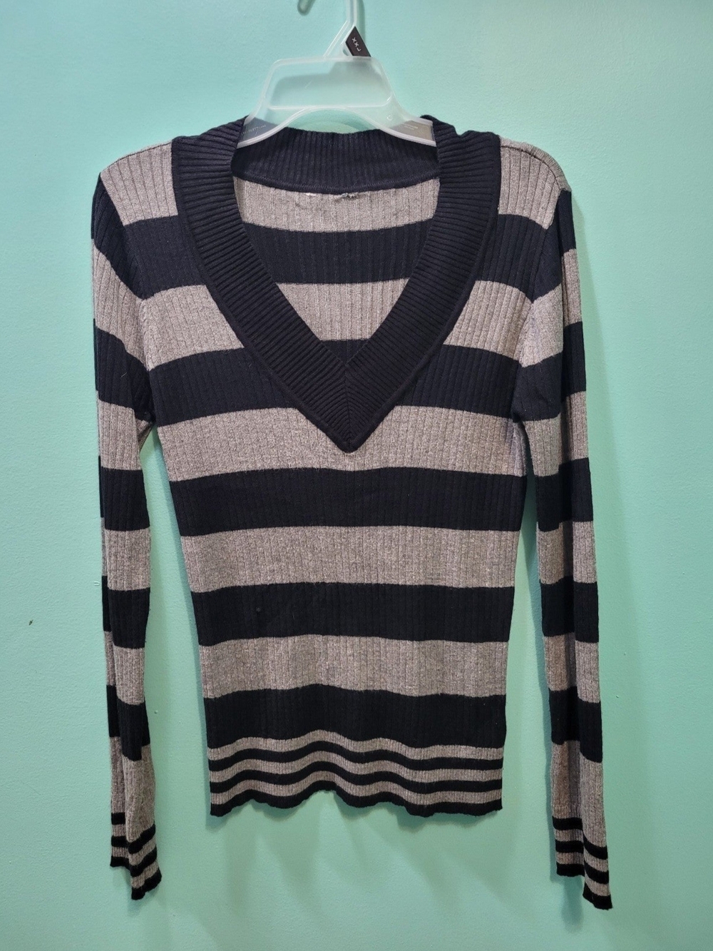 Girls' Ribbed V-Neck Striped Sweater - Black & Tan